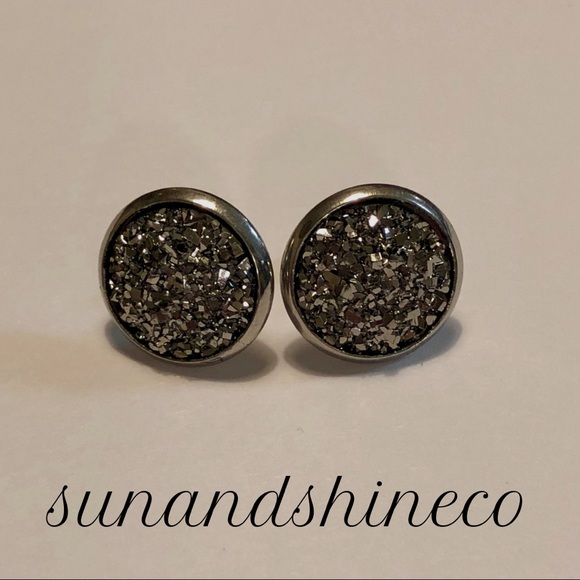 sunandshineco ☀️ Jewelry - 🎉 BOGO FREE SALE Silver Faux Druzy Earrings
